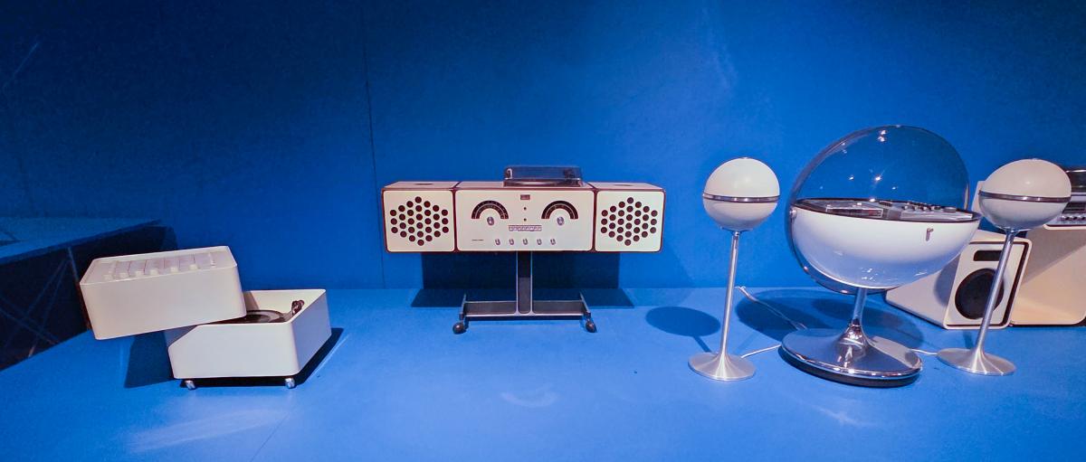 Center: RR-126 Radio - Phonograph 1965