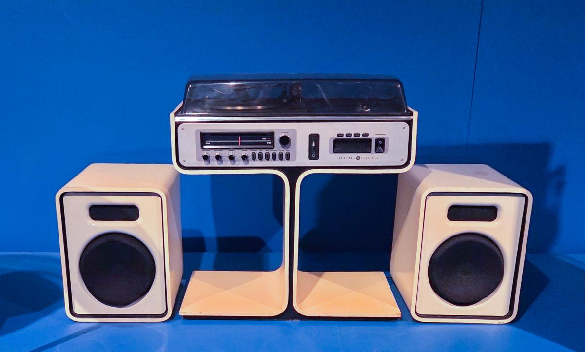 SC7300 Stereo System 1973 designed and manufactured General Electric Company