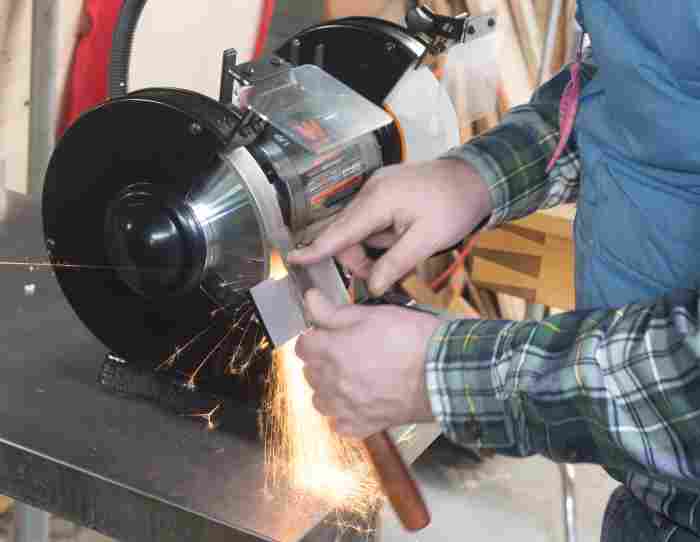 Is this 4 inch hand-cranked grinder large enough to grind chisels