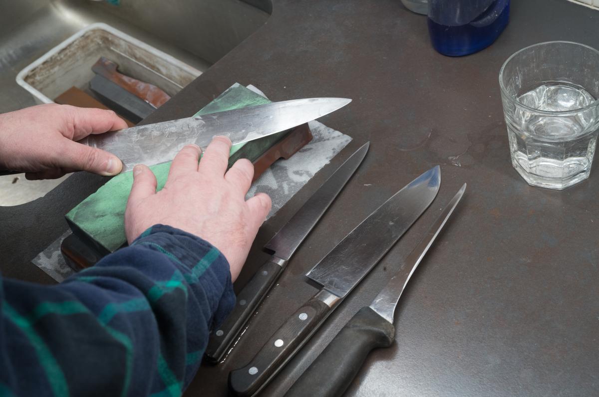 Do a Favor for Your Non-woodworking Friends - Sharpen Their Kitchen Knives 1