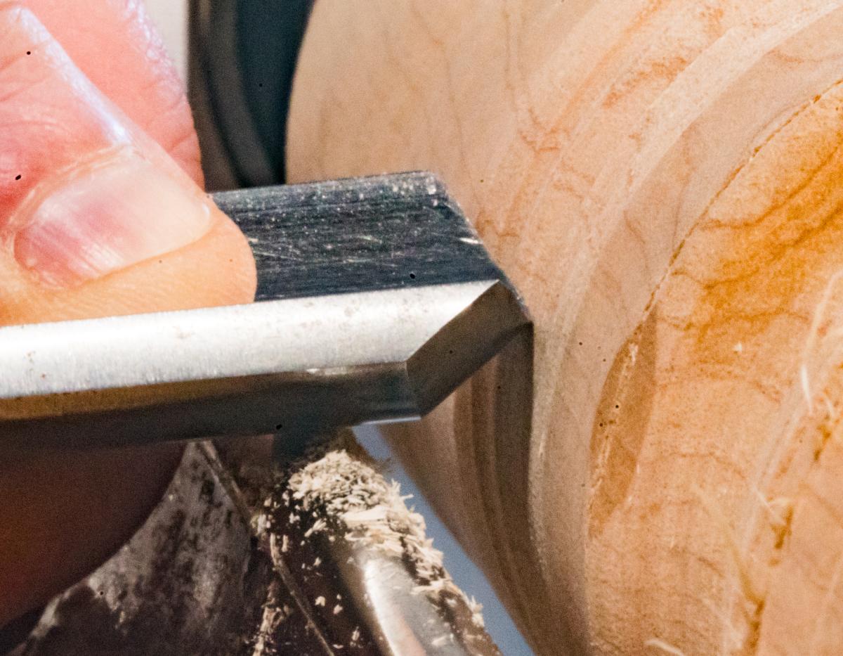 Holding the tool with no support leads to chatter and uneven cutting