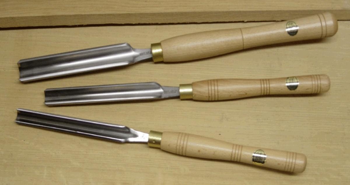 Roughing gouges of different sizes.